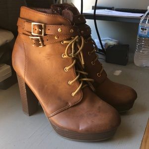 Brown booties w buckle